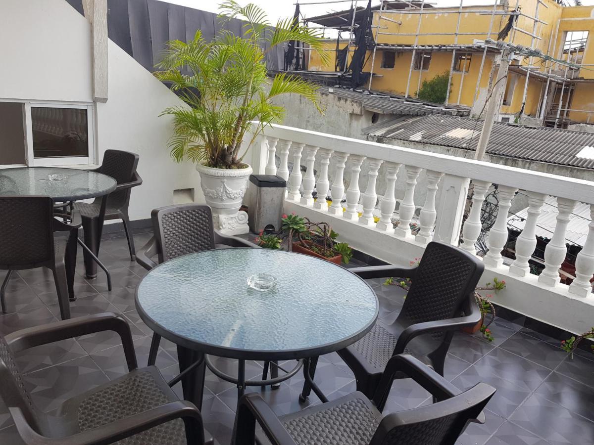 Artur Hostel *